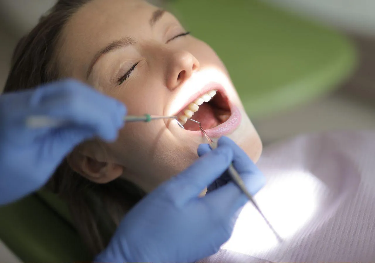Implantes sin dolor y sin cirugía en Avilés: recupera tu sonrisa en un solo día