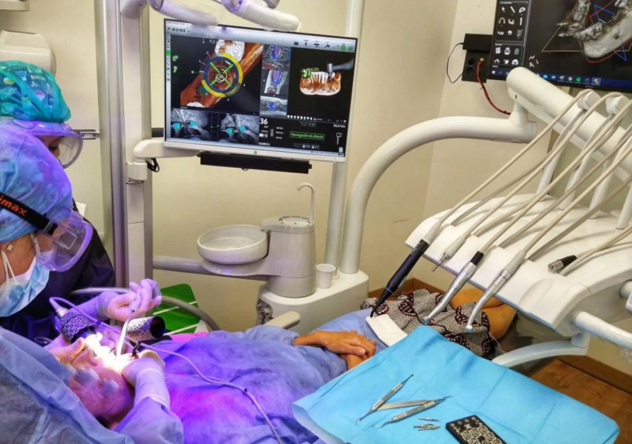 Cirugía de implantes asistida por realidad aumentada en Avilés